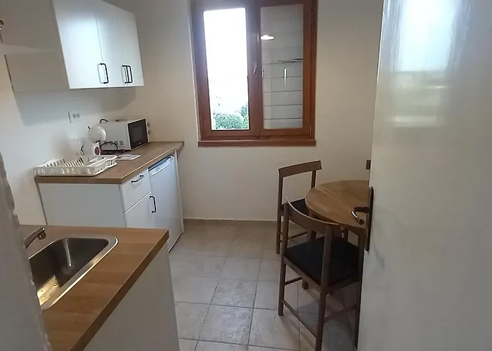 House Paula Петрчане