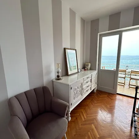 House Paula Petrcane