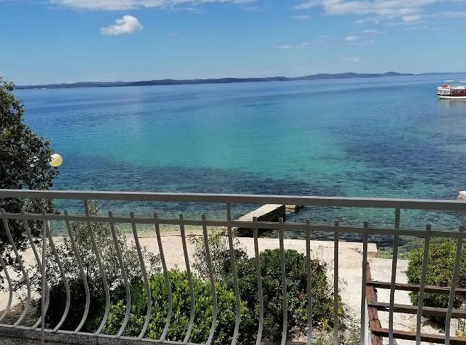 House Paula Петрчане