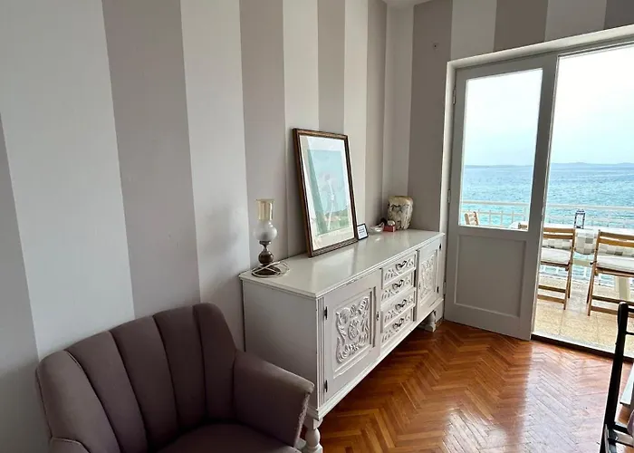 House Paula Петрчане